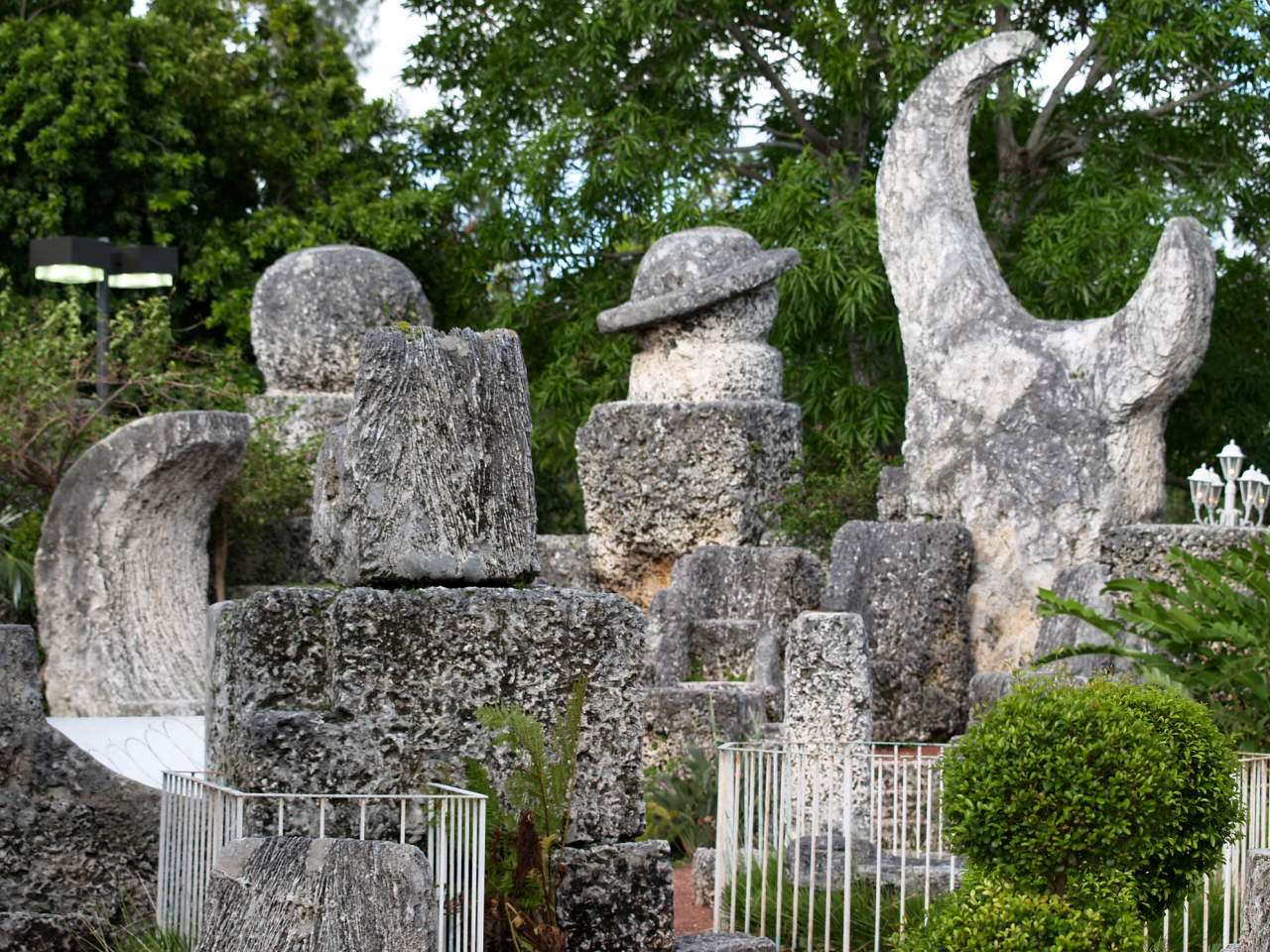 Coral Castle: jak Edward Leedskalnin přesouval těžké bloky a proč vznikly legendy o ztraceném tajemství