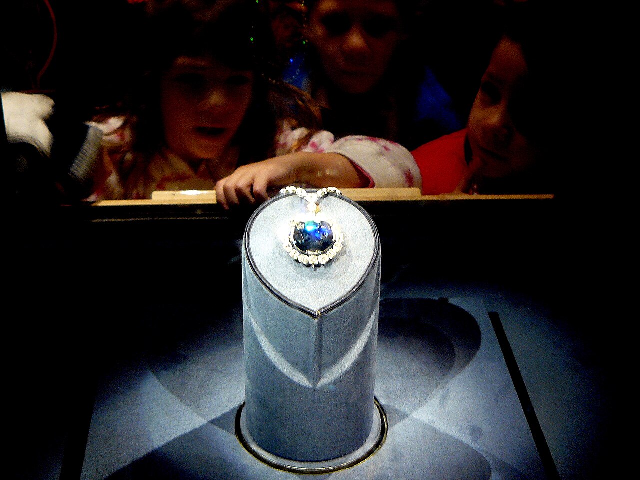 Modrý diamant Hope vystavený ve Smithsonian Institution