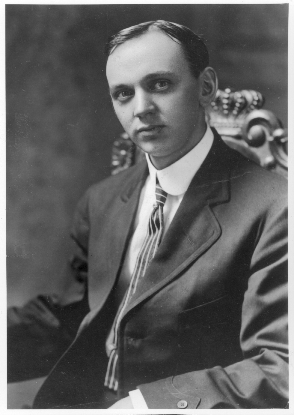 Edgar Cayce: tisíce „výkladů“, proroctví o budoucnosti a problém zpětného výběru úspěšných předpovědí