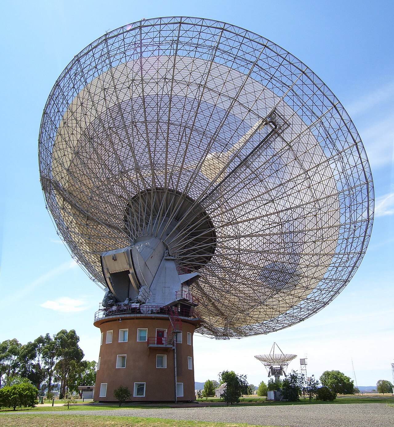 Perytony: záhadné rádiové pulzy z observatoře Parkes, které nakonec prozradily mikrovlnné trouby