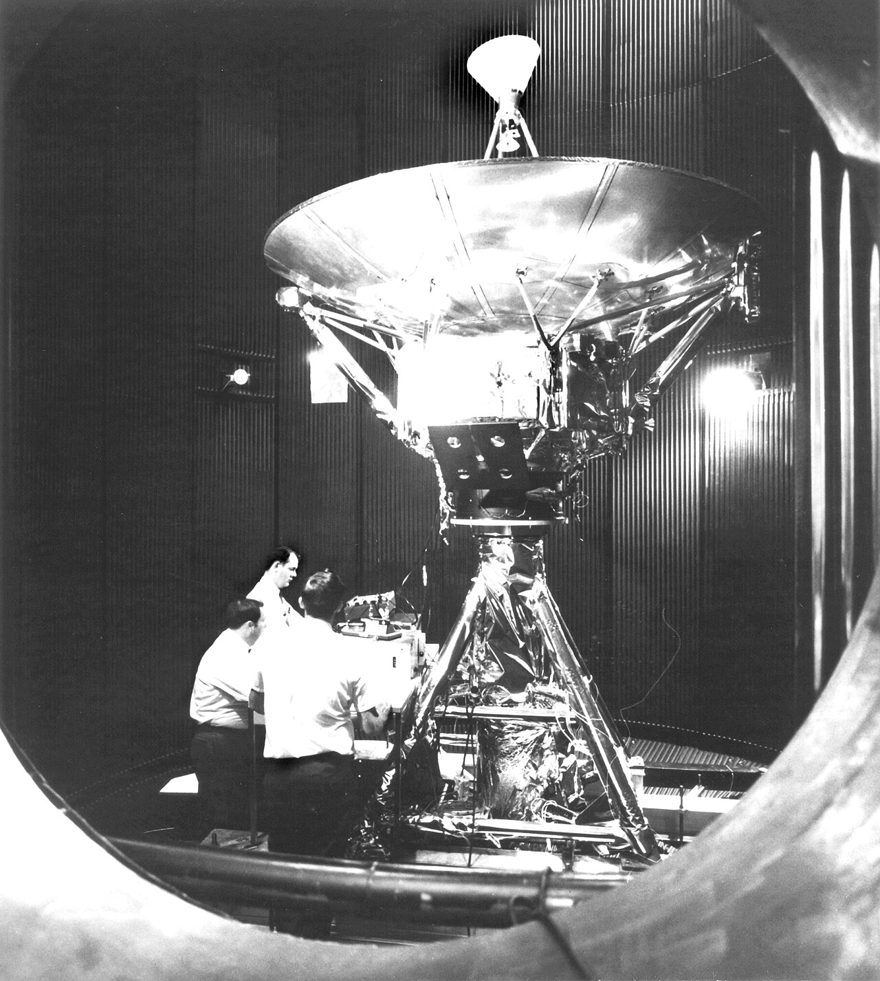 Pioneer anomaly: jak se záhadné zpomalování sond Pioneer podařilo vysvětlit tepelným zářením