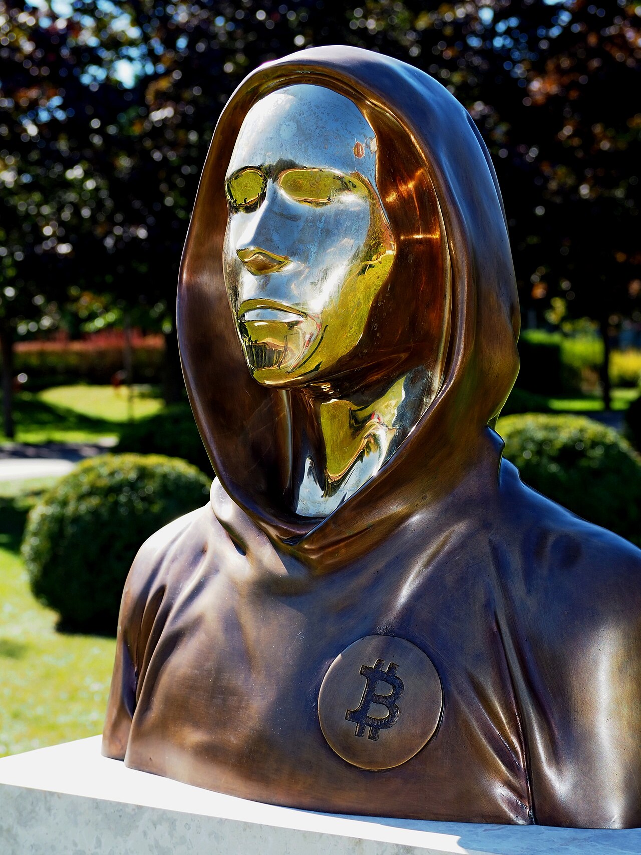 Satoshi Nakamoto: kdo vytvořil Bitcoin a proč identita autora zůstává dodnes neznámá