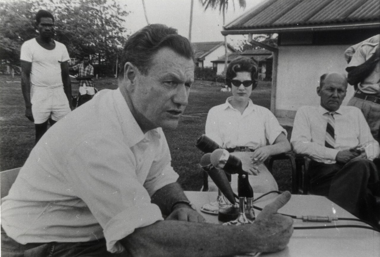 Michael Rockefeller: zmizení na Nové Guineji a proč jeho osud stále vyvolává spory