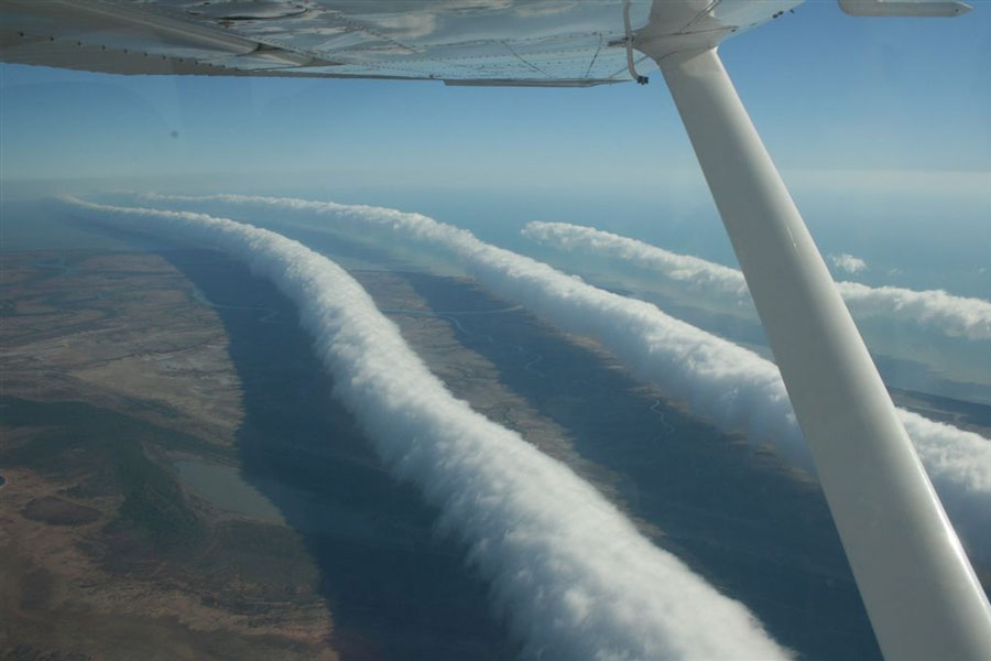 Oblaky Morning Glory: vzácné válcovité mraky nad Austrálií a atmosférické podmínky jejich vzniku