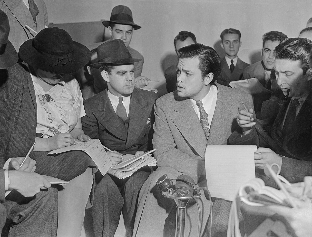 Válka světů 1938: rozhlasová hra Orsona Wellese a mýtus o celonárodní panice v USA