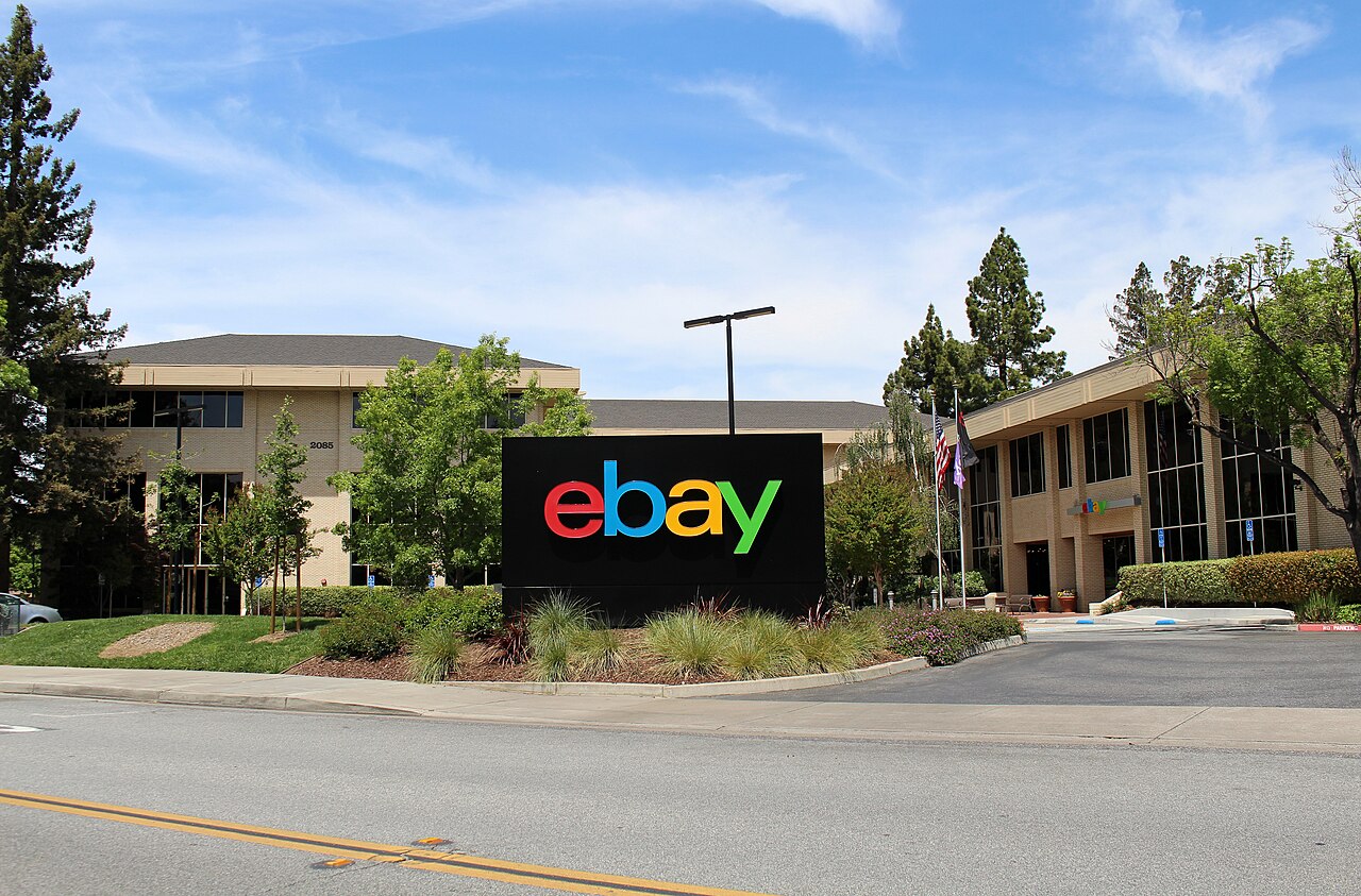 The Hands Resist Him: obraz prodaný na eBay, tvrzení o kletbě a zrod internetové legendy o strašidelném díle