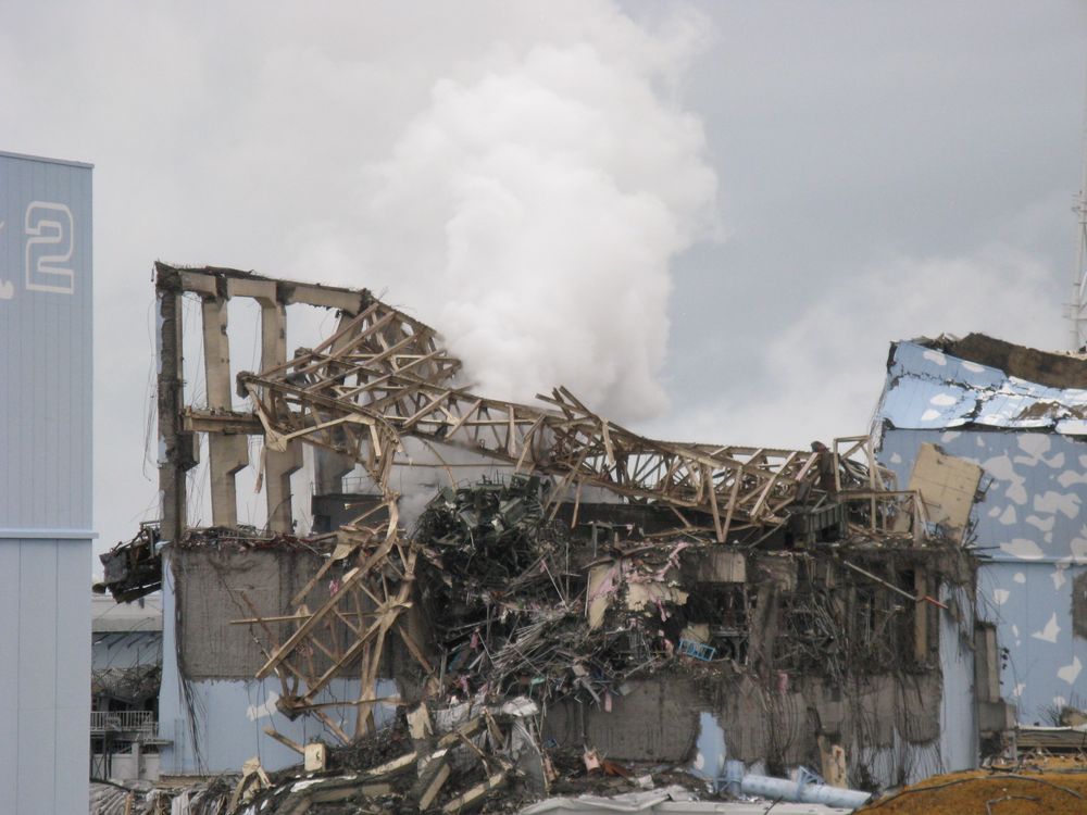 Fukušima Daiči 2011: ztráta chlazení po tsunami, vodíkové exploze a otázky kolem krizového řízení