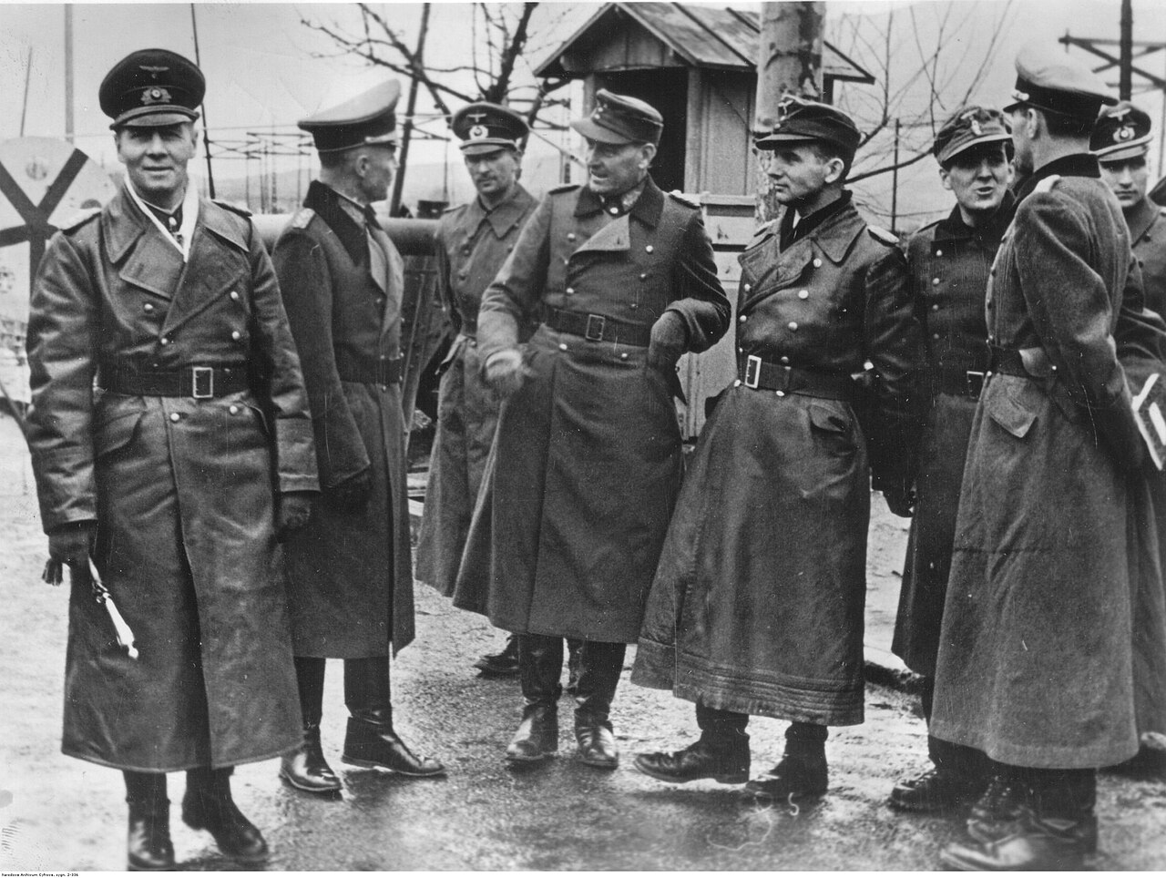 Erwin Rommel při inspekci Atlantického valu v roce 1944