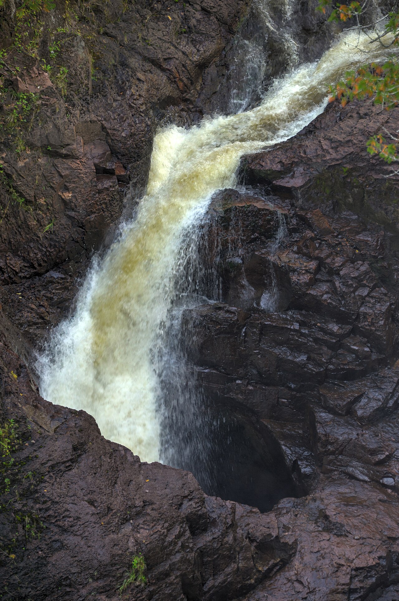 Devil’s Kettle: vodopád v Minnesotě, mizející proud vody a měření, která vyřešila starou místní záhadu