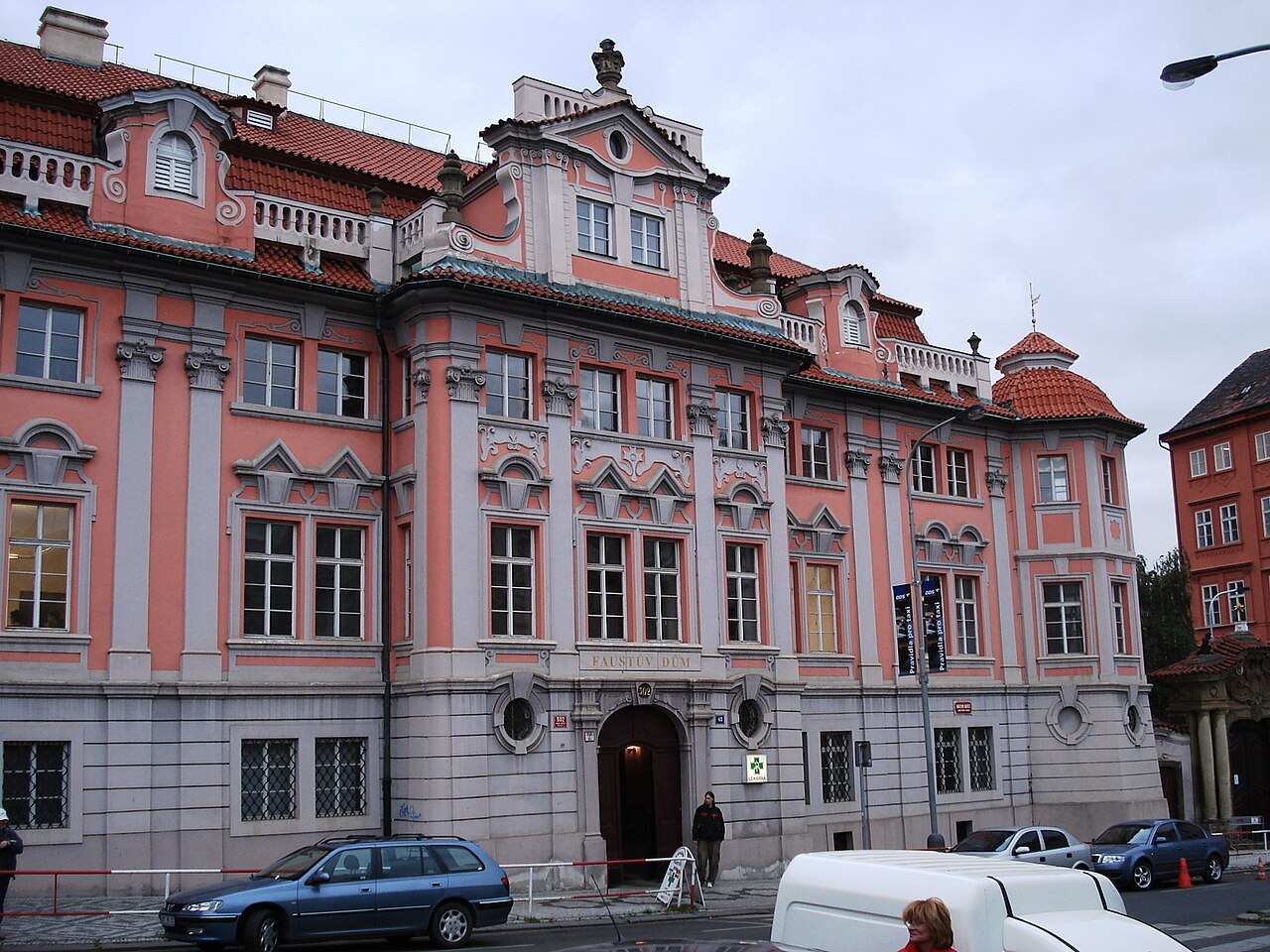 Faustův dům v Praze: lékaři, alchymisté a legenda o učenci, kterého měl ďábel odnést stropem