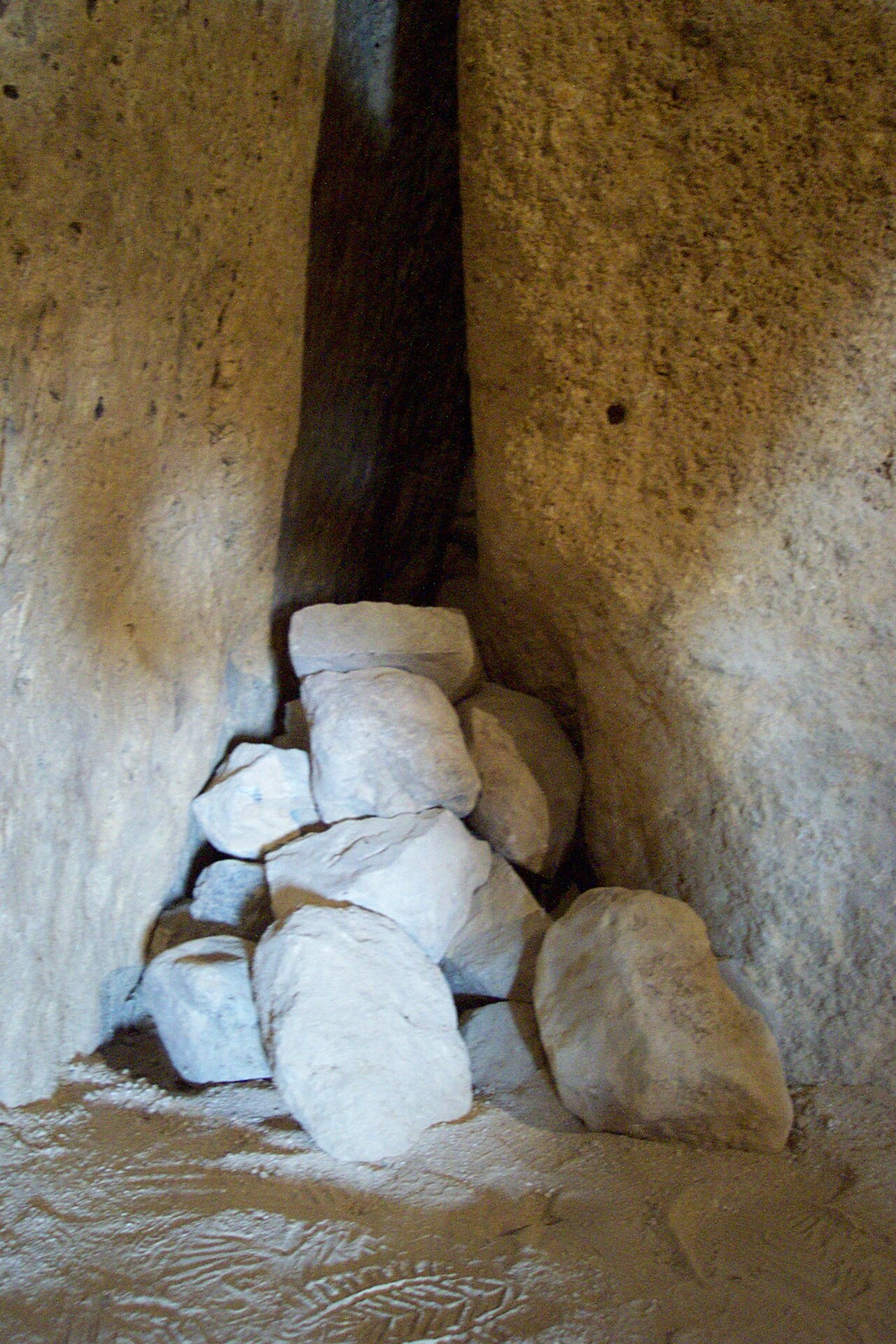 Dolmen Menga: obří neolitická hrobka v Andalusii, doprava mnohatunových kamenů a nové poznatky o stavitelské logistice