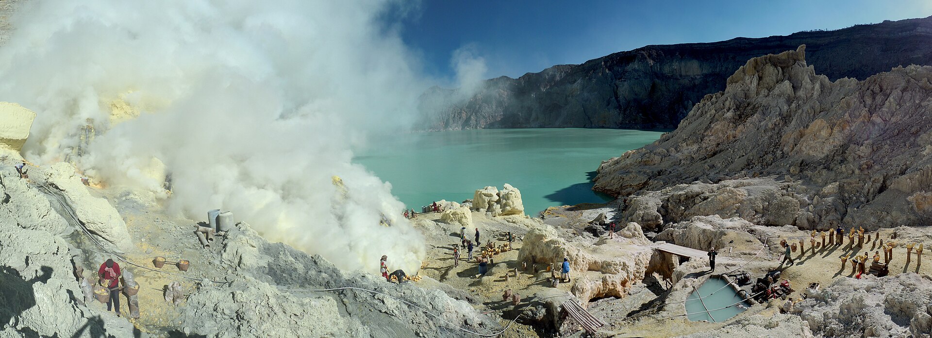 Modré plameny Kawah Ijen: hořící sirné plyny, noční fotografie a mýtus o modré lávě