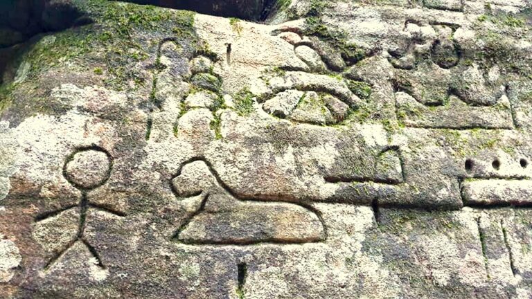 Gosfordské hieroglyfy: egyptské znaky v australské skále a znaky novodobého rytí