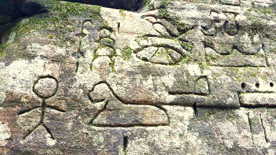Gosfordské hieroglyfy: egyptské znaky v australské skále a znaky novodobého rytí