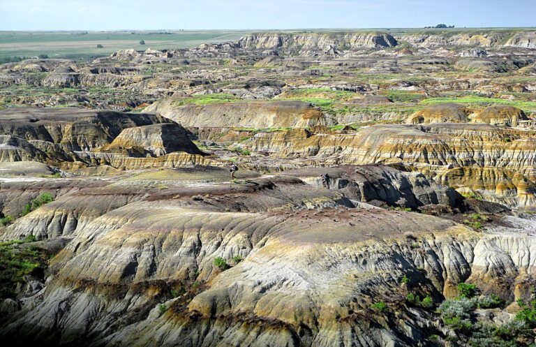 Badlandský strážce: lidská tvář viditelná ze vzduchu a geologická pareidolie v Albertě